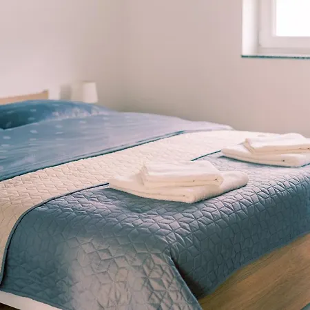 Miedzy Cisza A Cisza - Caloroczne *