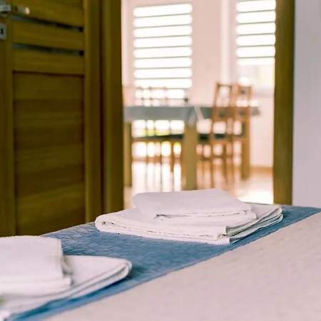 Miedzy Cisza A Cisza - Caloroczne