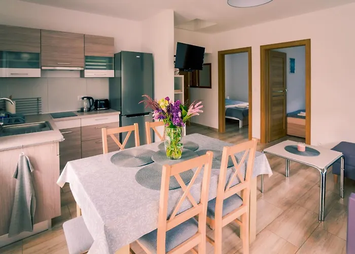 Miedzy Cisza A Cisza - Caloroczne *