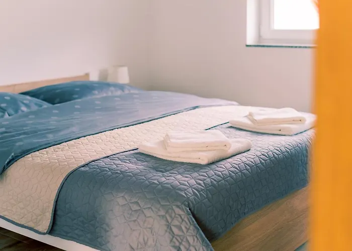 Miedzy Cisza A Cisza - Caloroczne *