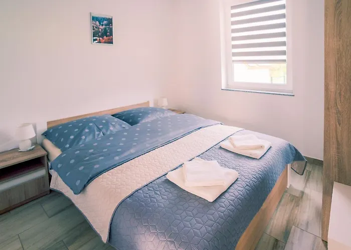 Miedzy Cisza A Cisza - Caloroczne *